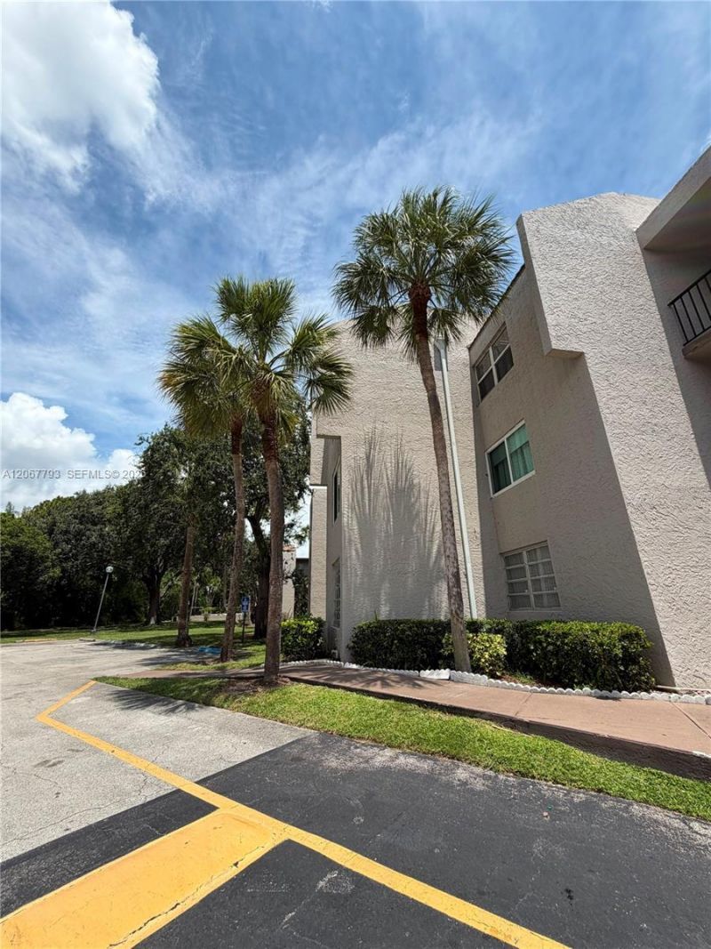 3100 Riverside Dr, Unit 104, Coral Springs, FL 33065 Photo
