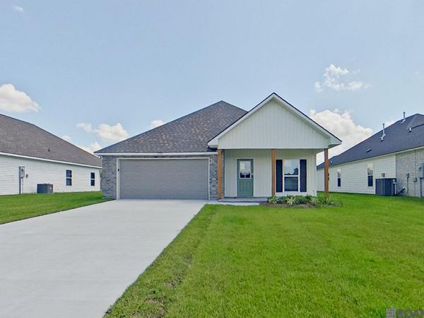13724 Willowmore Dr, Denham Springs, LA 70726