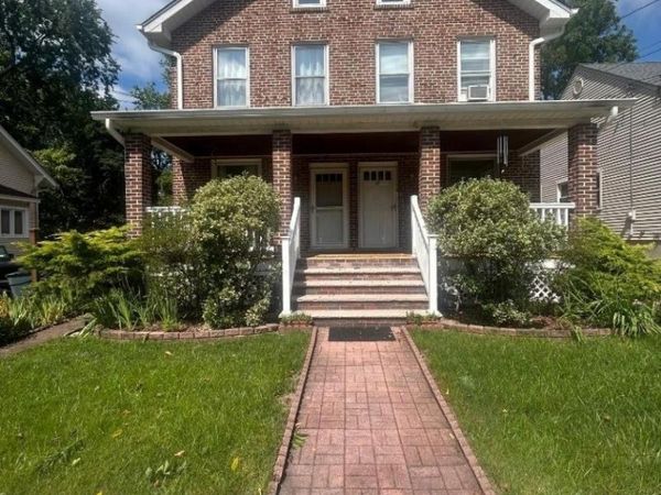 17 Codington Pl, Somerville, NJ 08876