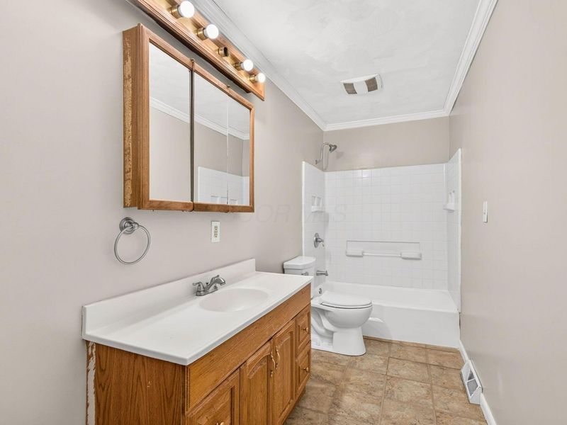 17 E Oak Street, Canal Winchester, OH 43110 Photo 20