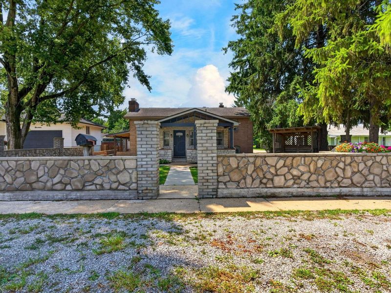 17 E Oak Street, Canal Winchester, OH 43110 Photo 3