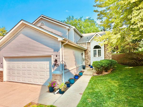 915 Kimberly Lane, Chanhassen, MN 55317