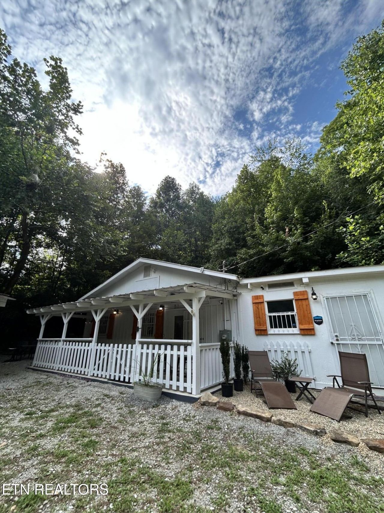 222 Stinking Creek Rd, Lafollette, TN 37766 Main Photo
