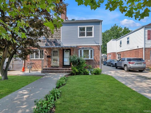 13835 64th Avenue, Flushing, NY 11367