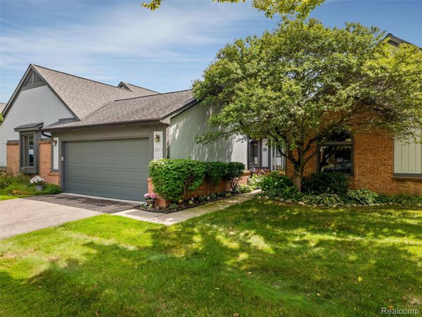 2815 Lochmoor Boulevard, Lake Orion Village, Mi 48360