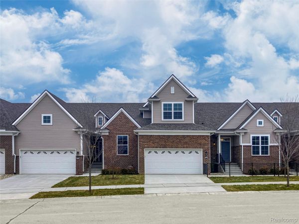 9909 Crossview Trail, Unit 122, Hartland Township, Mi 48855
