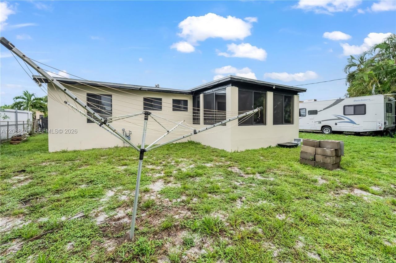1365 NW 192nd Ter, Miami Gardens, FL 33169 Photo