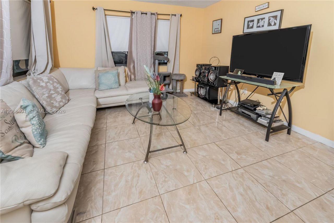 1365 NW 192nd Ter, Miami Gardens, FL 33169 Photo