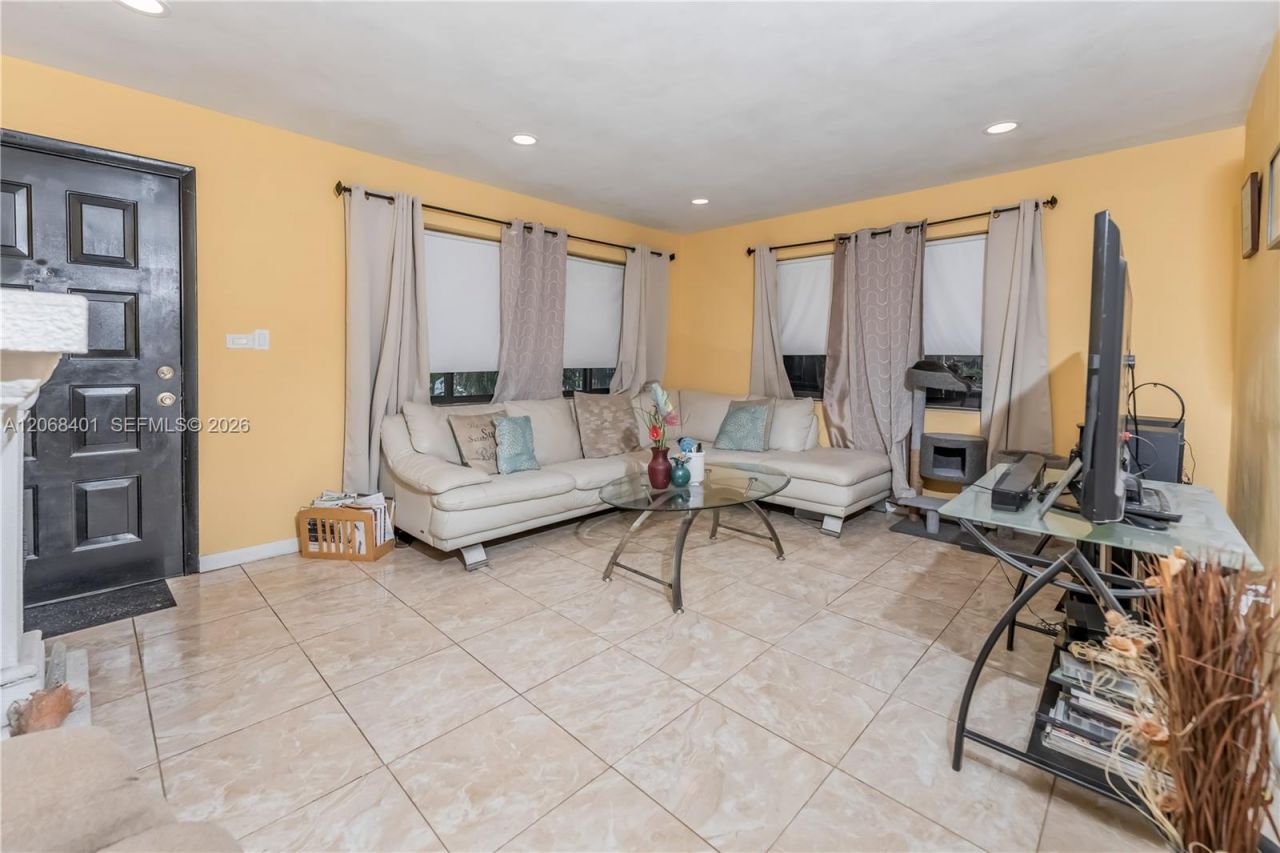 1365 NW 192nd Ter, Miami Gardens, FL 33169 Photo