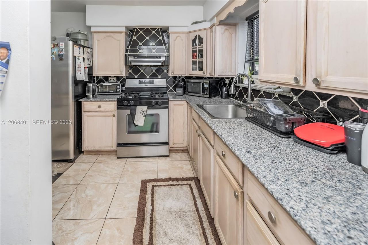 1365 NW 192nd Ter, Miami Gardens, FL 33169 Photo