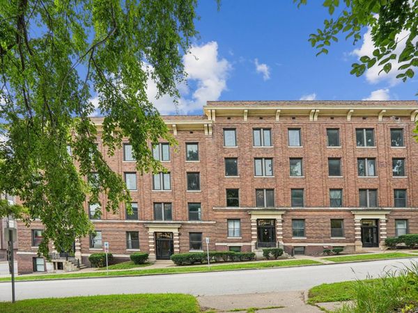 307 W 6th Street , Unit 201, Davenport, IA 52803