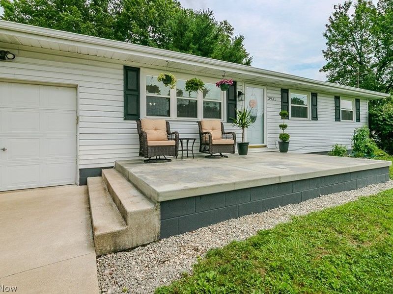 3931 Adrian Drive SE, Warren, OH 44484 Photo 2
