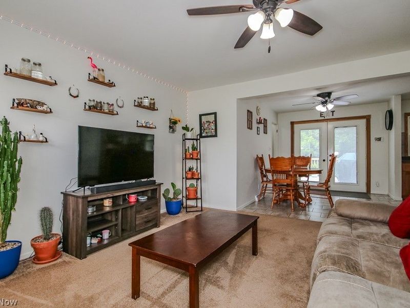 3931 Adrian Drive SE, Warren, OH 44484 Photo 3
