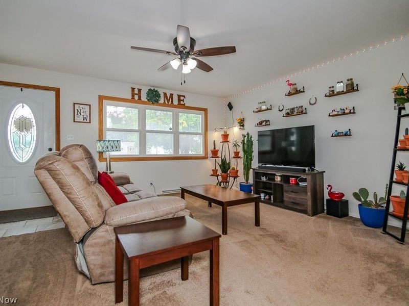 3931 Adrian Drive SE, Warren, OH 44484 Photo 4