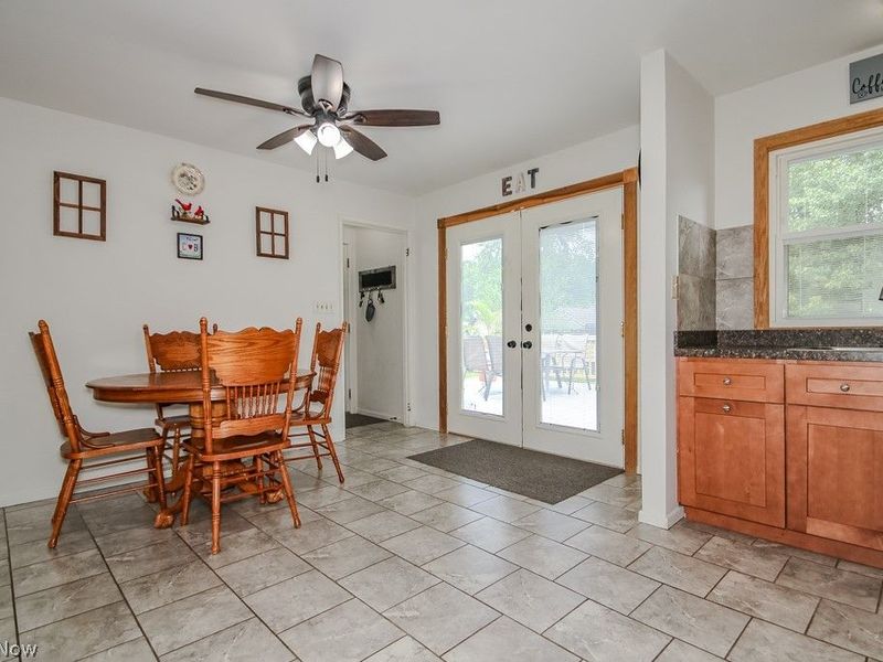 3931 Adrian Drive SE, Warren, OH 44484 Photo 6