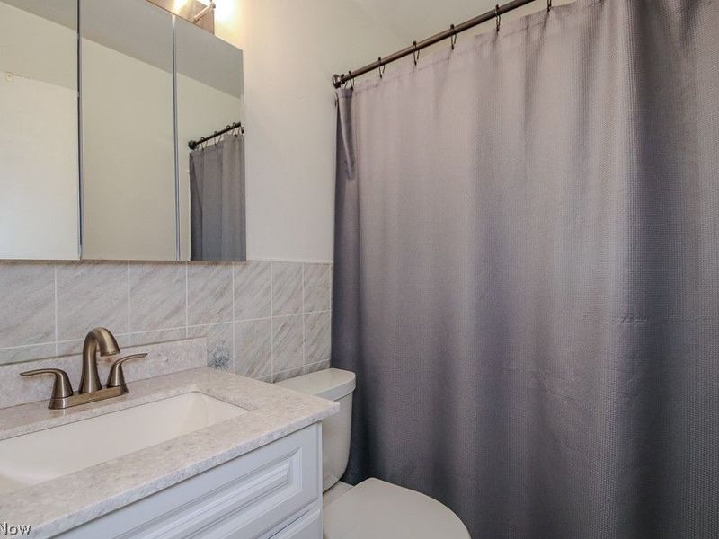 3931 Adrian Drive SE, Warren, OH 44484 Photo 9