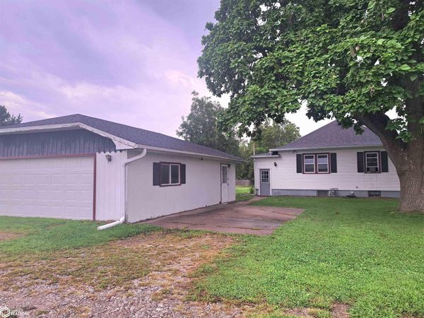 2105 N E Avenue, Lovilia, IA 50150
