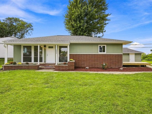4432 Regal Avenue NE, Cedar Rapids, IA 52402