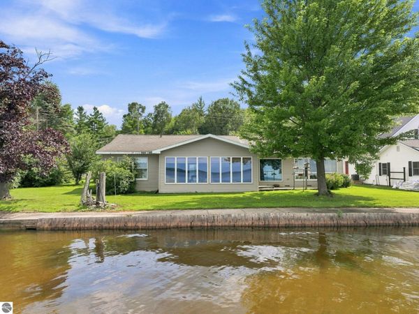 5403 M-55 E, Cadillac, MI 49601