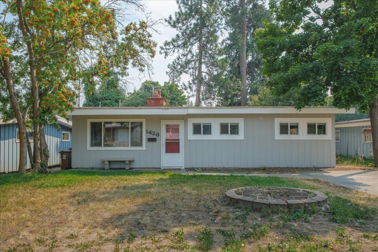1428 E 40th Ave, Spokane, WA 99203 Main Photo