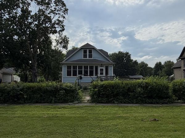 105 N Center Street , Gardner, IL 60424