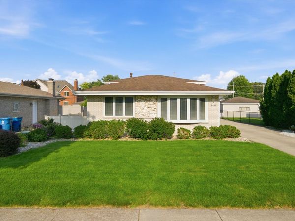 8455 Newland Avenue , Burbank, IL 60459