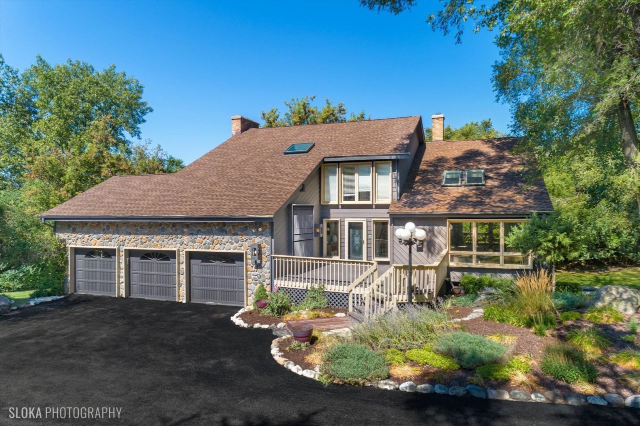 255 Indian Trail Road, North Barrington, IL 60010 Main Photo