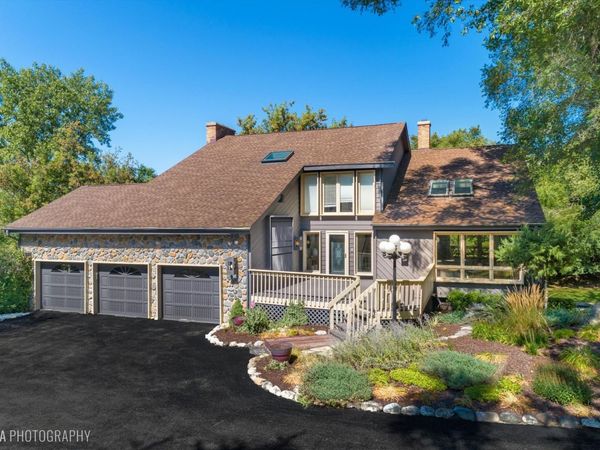 255 Indian Trail Road , North Barrington, IL 60010