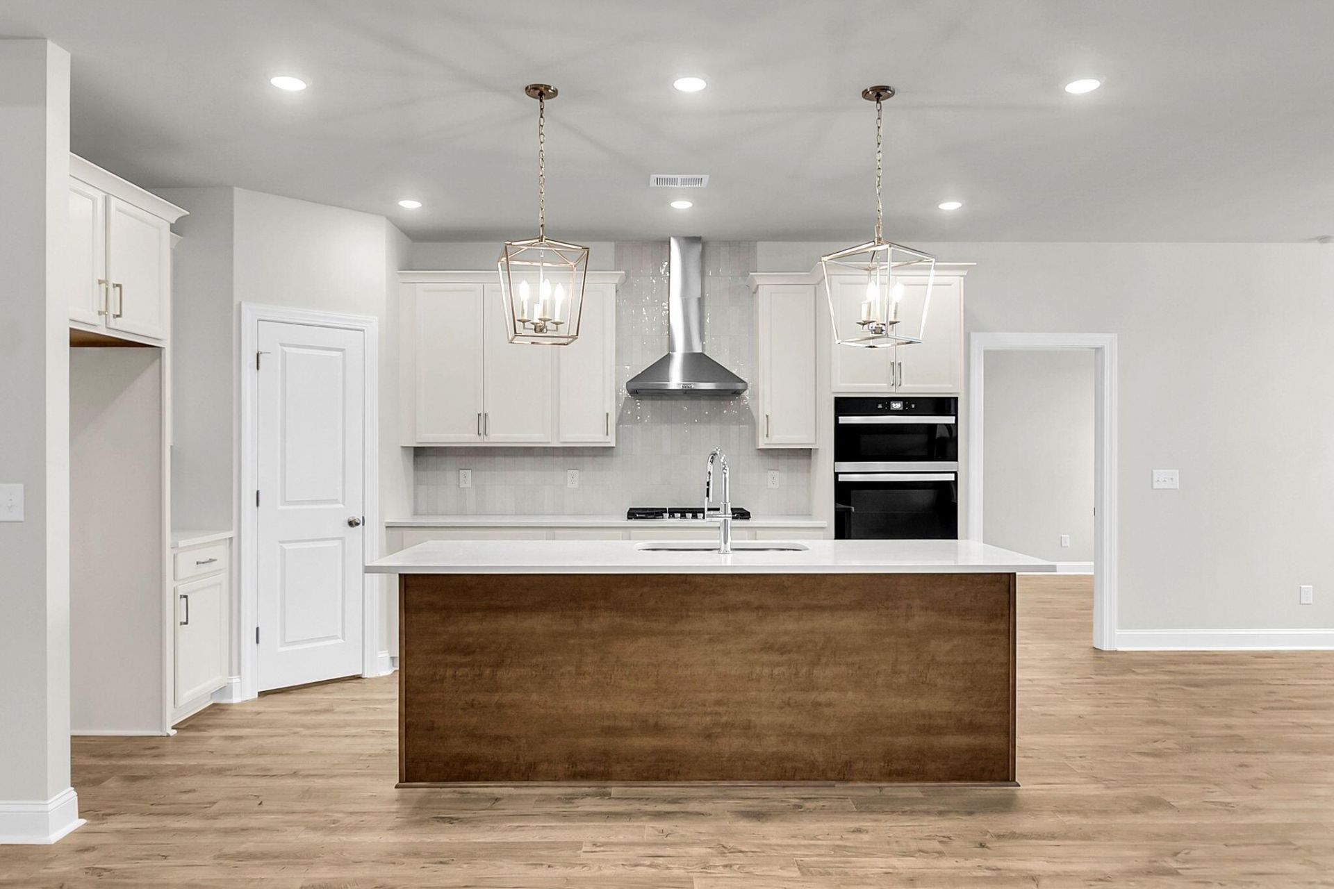 1069 Tributary Boulevard Photo 13