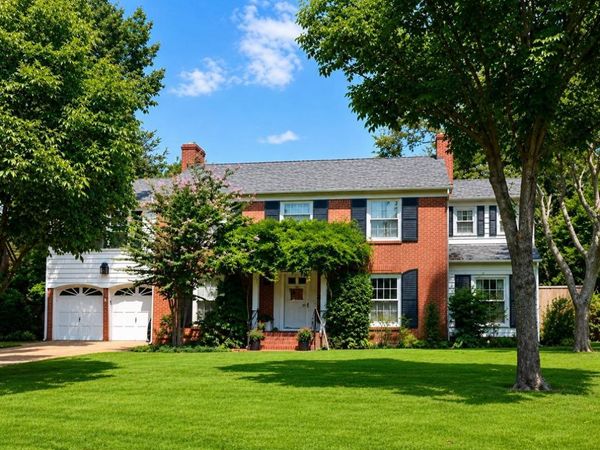 1907 Huntington Avenue, Nichols Hills, OK 73116