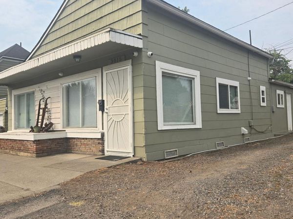 3015 & 3015 1/2 N Post St, Spokane, WA 99205
