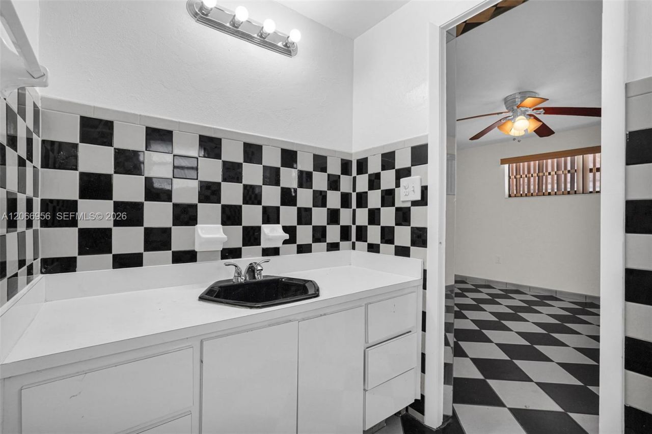 81 NW 41st St, Unit 2, Miami, FL 33127 Photo