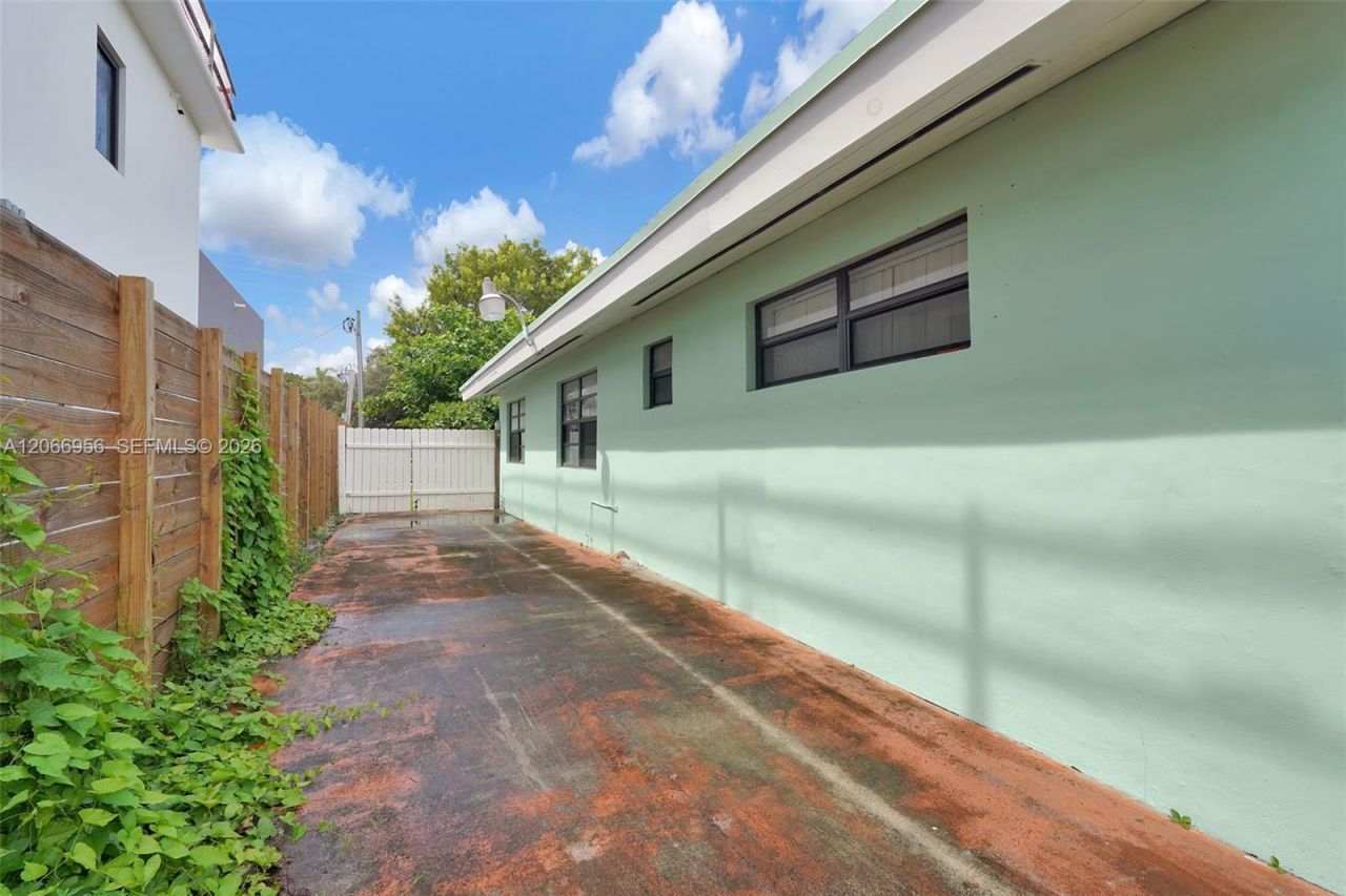 81 NW 41st St, Unit 2, Miami, FL 33127 Photo