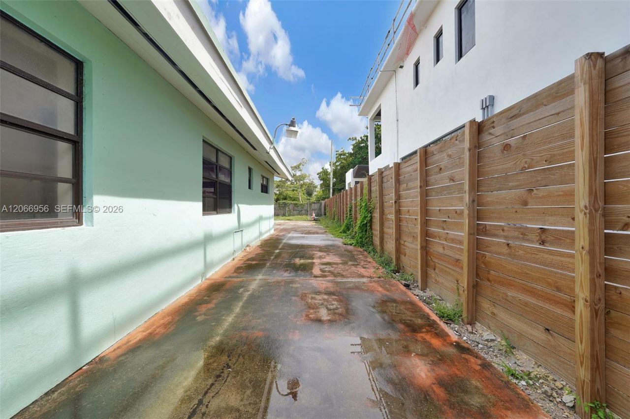 81 NW 41st St, Unit 2, Miami, FL 33127 Photo