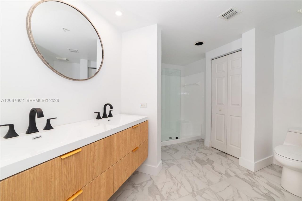 17125 N Bay Rd , Unit 3410, Sunny Isles Beach, FL 33160 Photo