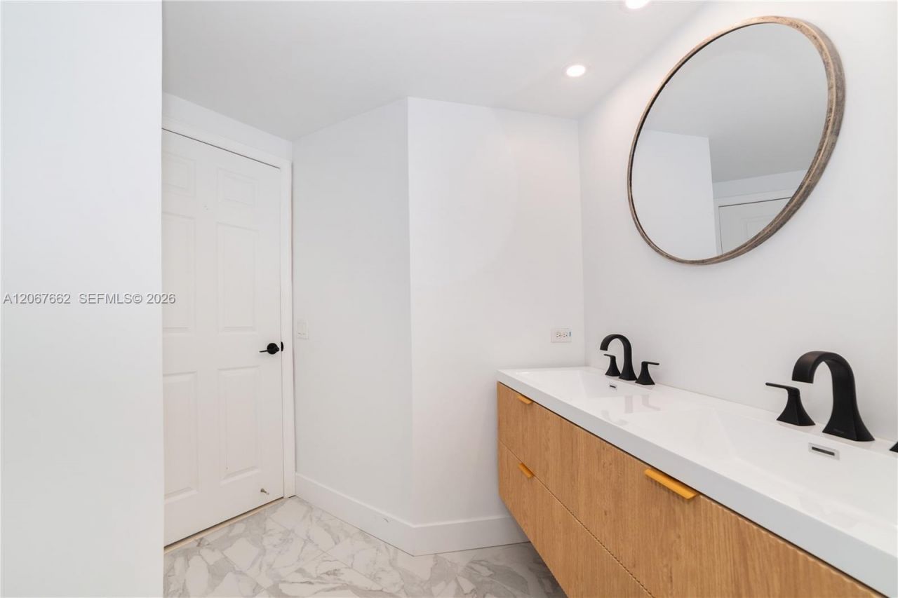 17125 N Bay Rd , Unit 3410, Sunny Isles Beach, FL 33160 Photo