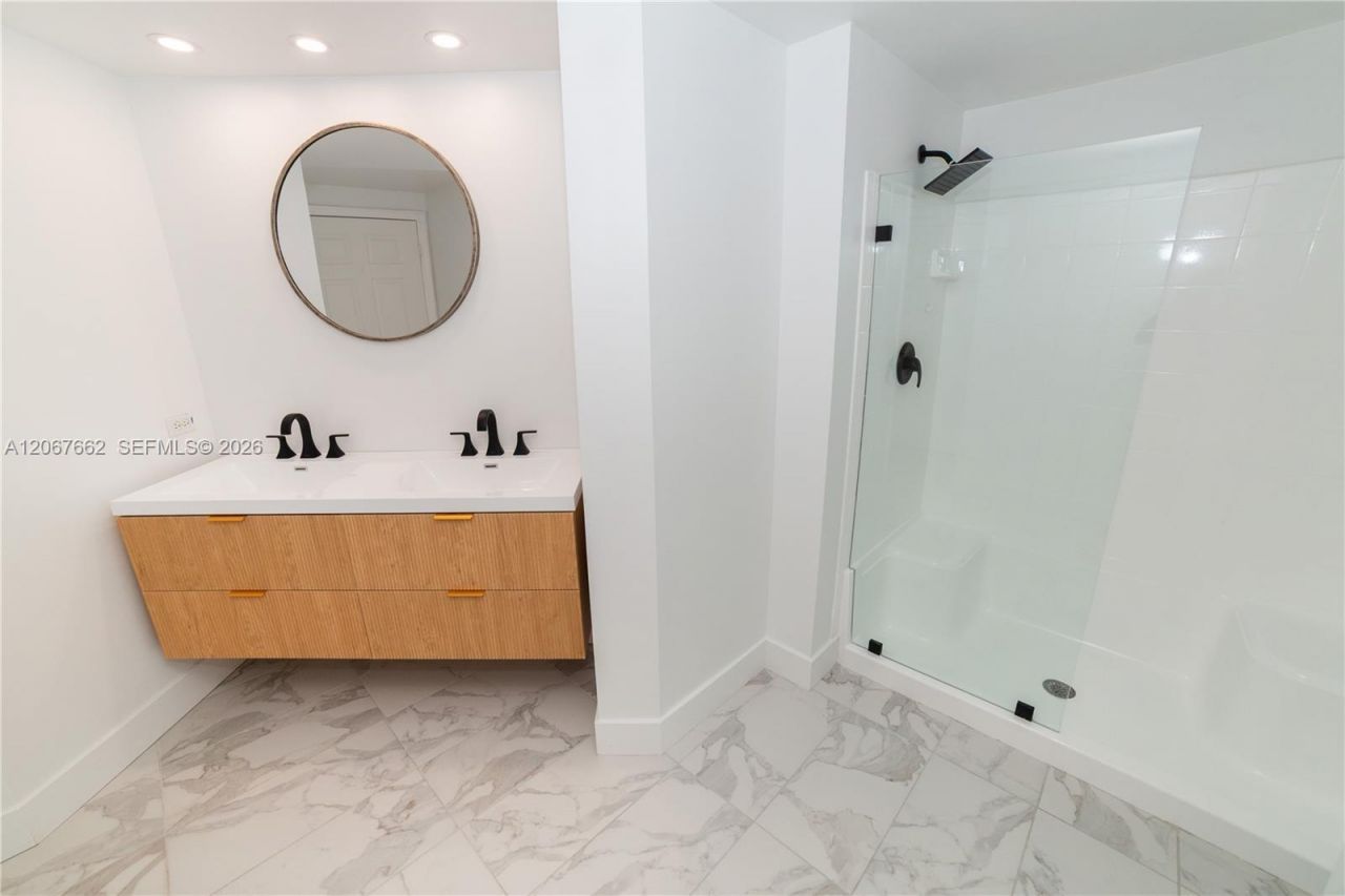 17125 N Bay Rd , Unit 3410, Sunny Isles Beach, FL 33160 Photo