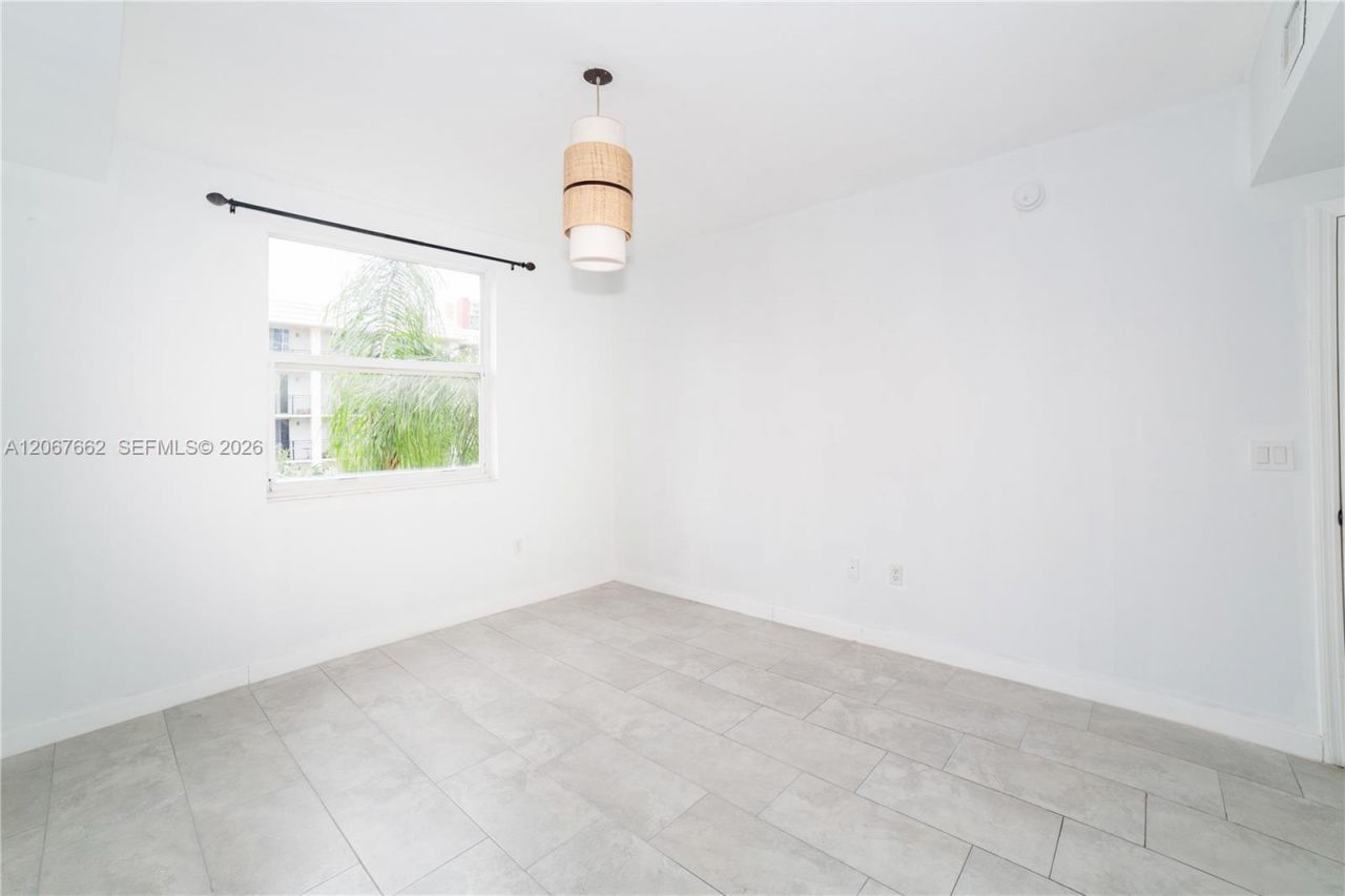 17125 N Bay Rd , Unit 3410, Sunny Isles Beach, FL 33160 Photo