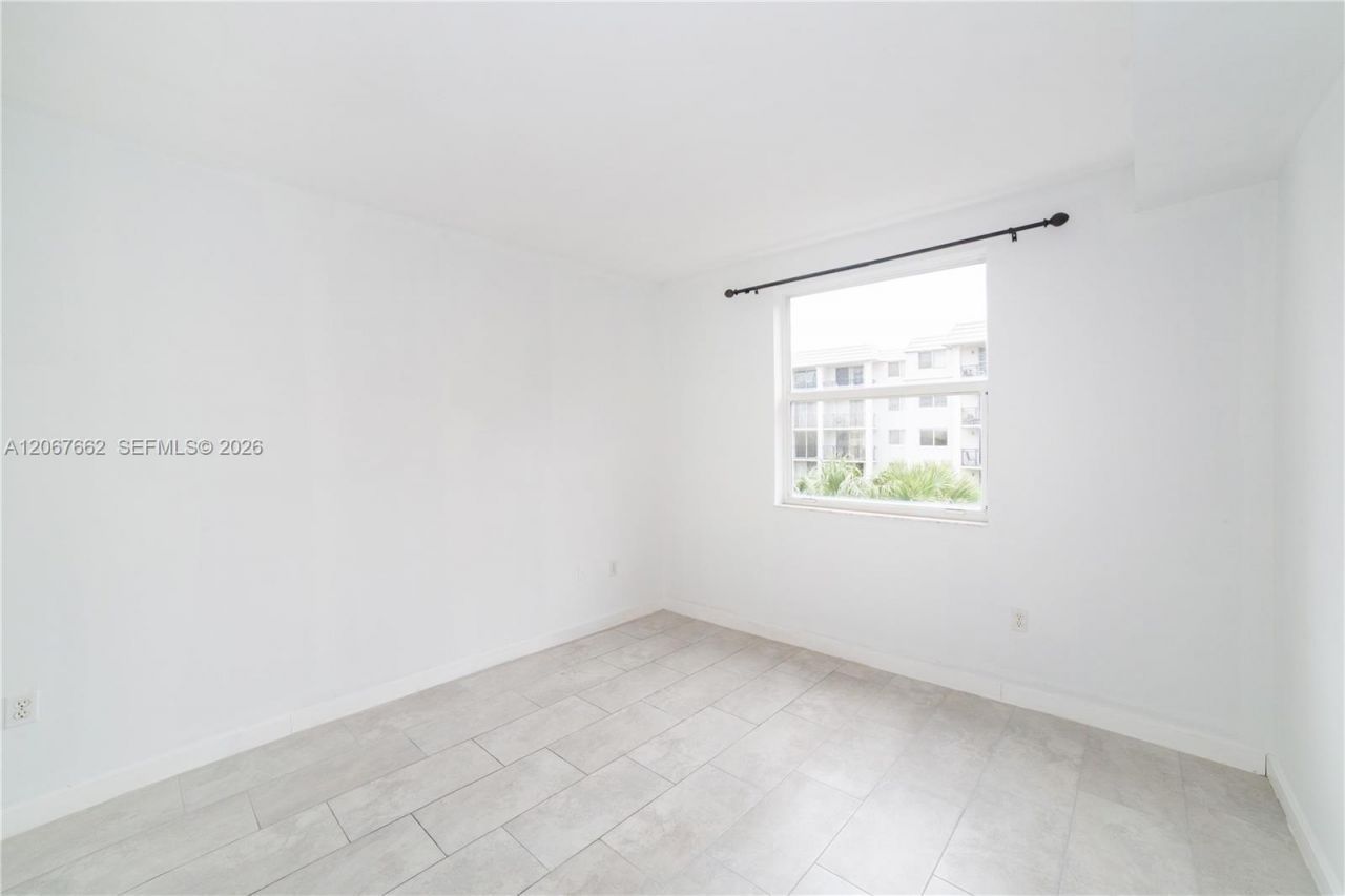 17125 N Bay Rd , Unit 3410, Sunny Isles Beach, FL 33160 Photo