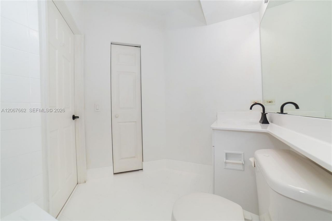 17125 N Bay Rd , Unit 3410, Sunny Isles Beach, FL 33160 Photo