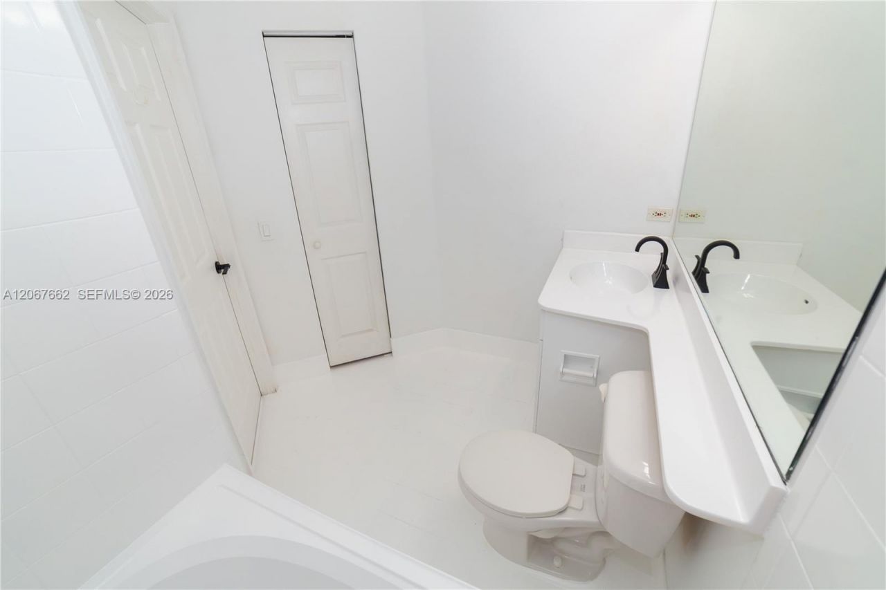 17125 N Bay Rd , Unit 3410, Sunny Isles Beach, FL 33160 Photo