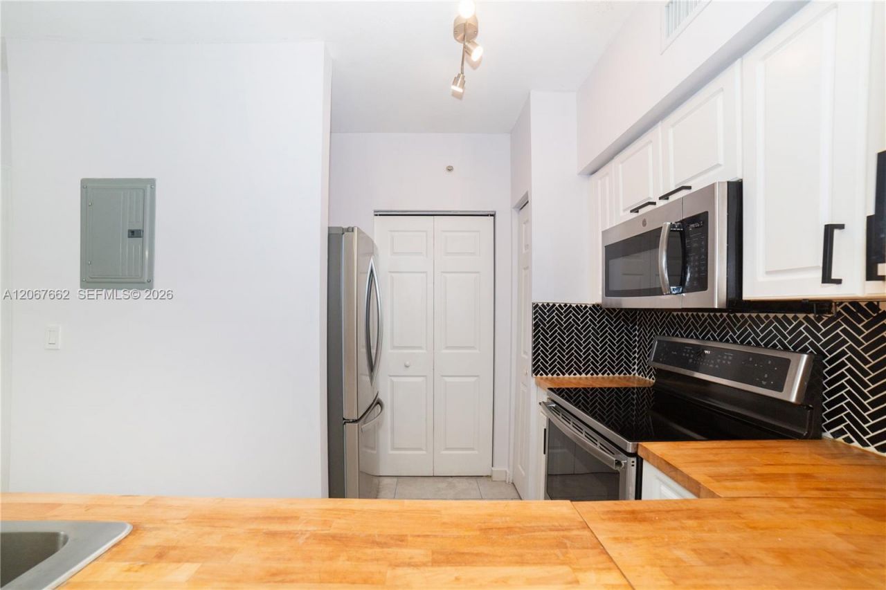 17125 N Bay Rd , Unit 3410, Sunny Isles Beach, FL 33160 Photo