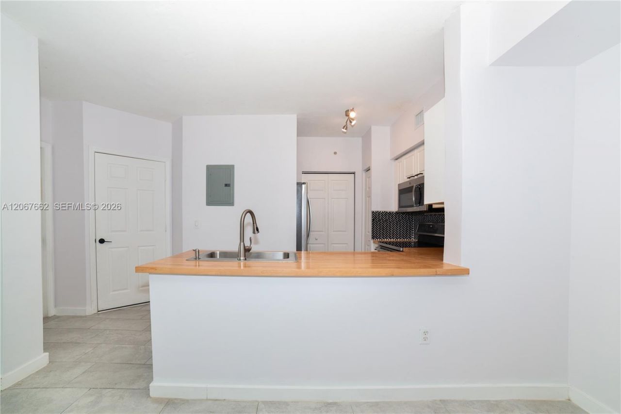 17125 N Bay Rd , Unit 3410, Sunny Isles Beach, FL 33160 Photo