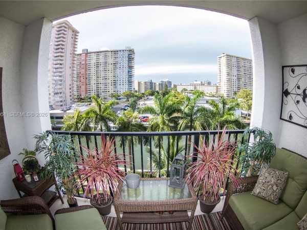 17150 N Bay Rd , Unit 2512, Sunny Isles Beach, FL 33160