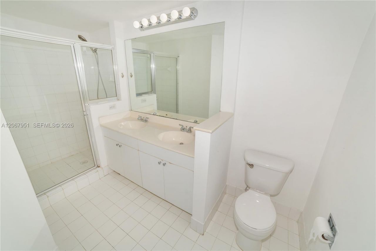 17150 N Bay Rd , Unit 2512, Sunny Isles Beach, FL 33160 Photo