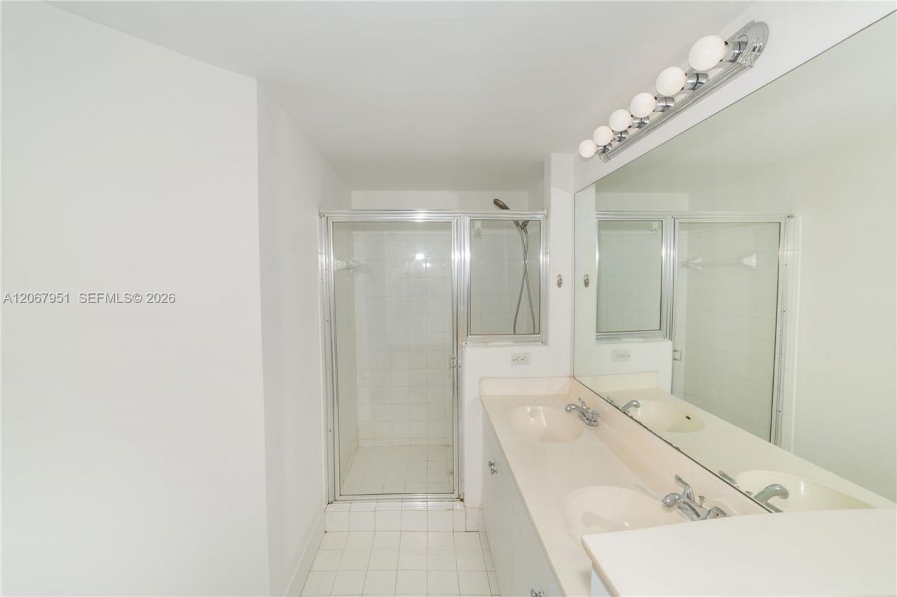 17150 N Bay Rd , Unit 2512, Sunny Isles Beach, FL 33160 Photo