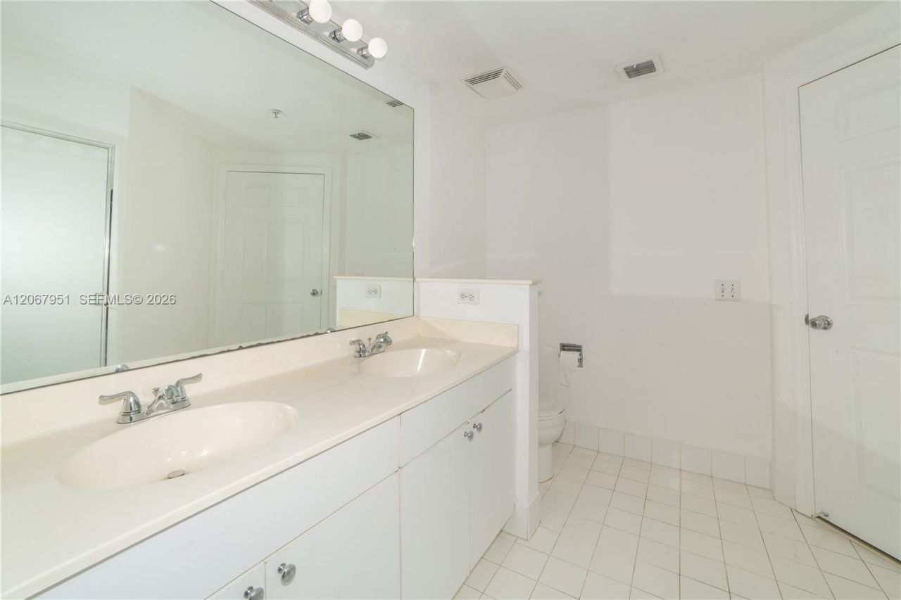 17150 N Bay Rd , Unit 2512, Sunny Isles Beach, FL 33160 Photo
