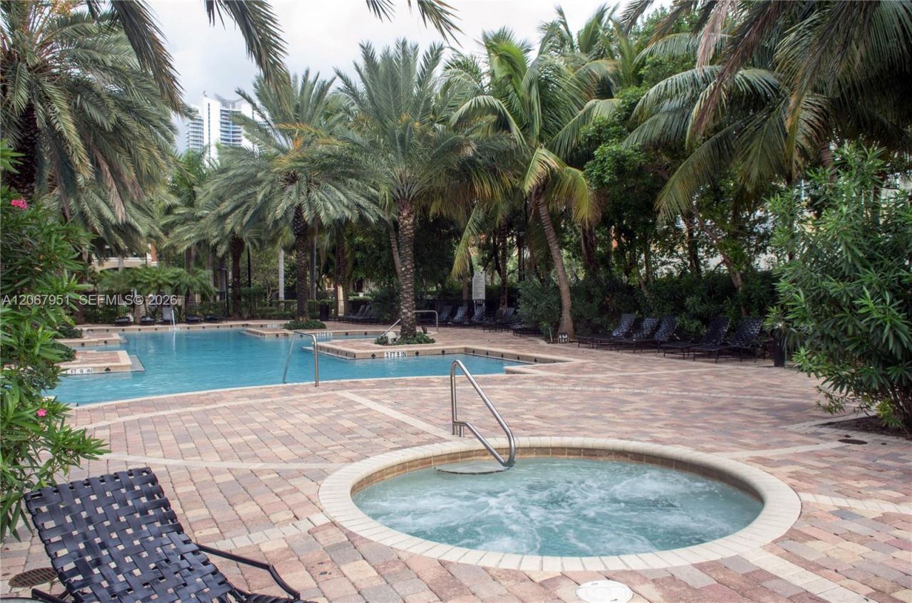 17150 N Bay Rd , Unit 2512, Sunny Isles Beach, FL 33160 Photo