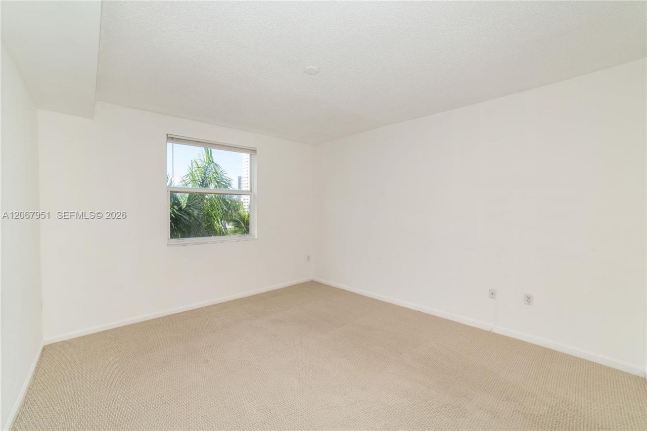 17150 N Bay Rd , Unit 2512, Sunny Isles Beach, FL 33160 Photo