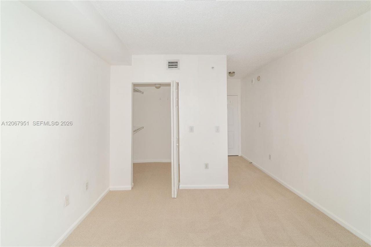 17150 N Bay Rd , Unit 2512, Sunny Isles Beach, FL 33160 Photo